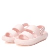 Sandalias niña Xti the urban brand de color nude cierre de tira adherente en el talon muy ligeras ideales para este verano con cualquier look con certificado vegano y tecnologia comfort tech y menory foam de Xti muy comodas y tendencia - Ítem3