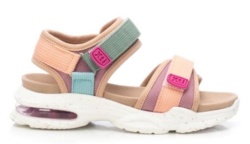 Sandalias niña Xti the urban brand textil de color coral fucsia azul y nude y suela blanc0 muy ligeras con cierre de doble tira adherente para un perfecto ajuste comfort tech con memory foam pro con certificado vegano