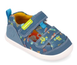Sandalias niño Biomecanics barefoot color azul indigo pique sandalias de loneta con estampado de coches little driver cangrejeras Biomecanics cierre de tira adherente calzado respetuoso muy comodo y flexible con puntera reforzada plantilla extraible