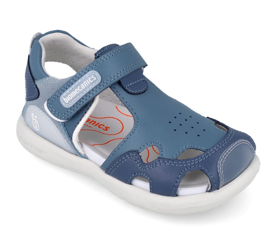 Sandalias niño Biomecanics fabricadas en piel color azul indigo cangrejeras Biomecanics con cierre de tira adherente y puntera reforzada sandalia casual de Biomecanics bioevolution muy comodo y flexible avalado por el IBV muy trending