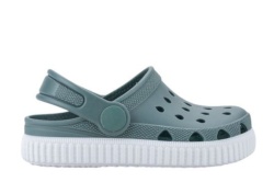Sandalias niño Igor modelo Sun tipo zueco de la marca Igor unisex color verde salvia muy comodos hecho en España para playa y piscina