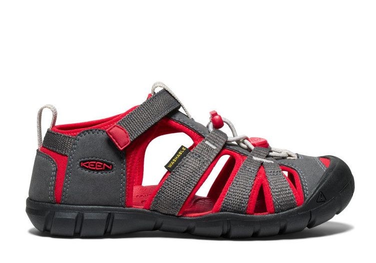 Sandalias niño Keen Seacamp Il CNX youth magnet red carpet color gris y rojo cangrejeras de la marca Keen para trekking playa o piscina mojables y lavables muy cómodas con cierre de tira adherente y elasticos muy trending y top