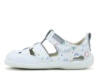 Sandalias niño barefoot de la marca Zapy modelo Espino color blanc0 y estampado universo cangrejeras Zapyflex de piel calzado respetuoso fabricado en España con cierre de tira adherente y puntera reforzada muy comodas y flexibles - Ítem3