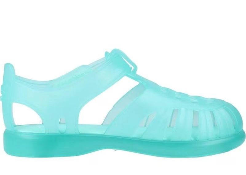 Sandalias niño de la marca Igor modelo Tobby aguamarina unisex cangrejeras Igor made in Spain para playa y piscina