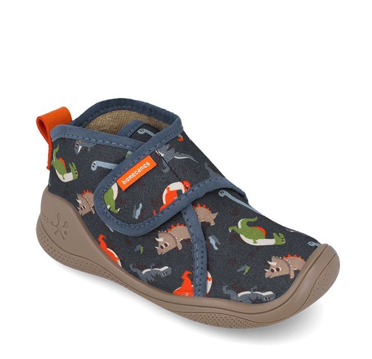 Zapatillas de Casa niño de Biomecanics color azul marino con estampado de dinosaurios pantuflas Biomecanics bioevolution de gabardina muy comodas con plantilla extraible y cierre de tira adherente avaladas por el IBV gama biohome de Biomecanics