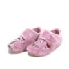 Zapatillas de casa Zapy Brucher color vino twin con niña y corazon peace and love pantuflas Zapy cerradas por detras y cierre de tira adherente para un perfecto ajuste muy comodas y calentitas para este invierno y fabricadas en España por Zapy - Ítem2