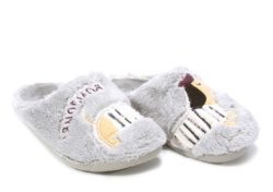 Zapatillas de casa Zapy color gris perla con con perro salchicha pantuflas Zapy abiertas por detras para poner y quitar facilmente muy comodas y calentitas para este invierno y fabricadas en España por Zapy