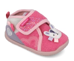 Zapatillas de casa niña Biomecanics barefoot gama Biohome sensorial color rosa chicle con gatito pantuflas gama biogateo para gateo y primeros pasos muy comodas y flexibles lavables a mano