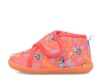 Zapatillas de casa niña de la marca Garvalin barefoot color coral de la franquicia Bluey y Bingo pantuflas para gateo y primeros pasos muy comodas flexibles y calentitas calzado respetuoso con cierre de tira adherente para un perfecto ajuste Garvalin - Ítem3