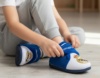 Zapatillas de casa niño Marpen oficiales del Real Madrid color blanc0 y azul con escudo del Madrid pantuflas oficiales y originales del Real Madrid muy comodas y calentitas ideales para regalar y disfrutar del partido de futbol en casa made in Spain - Ítem2