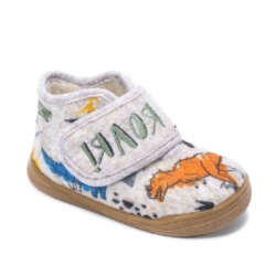 Zapatillas de casa niño Zapy barefoot color beig y suela mostaza con estampado de dinosaurios pantuflas de calzado respetuoso gama Zapyflex step easy muy comodas flexibles y calentitas con cierre de tira adherente made in Spain
