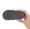 Zapatillas de casa niño de la marca Igor barefoot modelo Homie con pinguino color gris antracita pantuflas de calzado respetuoso de Igor con cierre de tira adherente muy comodas calentitas y divertidas fabricadas en España con la calidad de Igor - Ítem4
