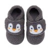 Zapatillas de casa niño de la marca Igor barefoot modelo Homie con pinguino color gris antracita pantuflas de calzado respetuoso de Igor con cierre de tira adherente muy comodas calentitas y divertidas fabricadas en España con la calidad de Igor - Ítem3