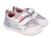 Zapatillas niña Garvalin barefoot color plata y blanc0 con estampado de corazones cierre de doble tira adherente para un perfecto ajuste deportivos de calzado respetuoso de Garvalin muy comodos y flexibles y plantilla antibacteriana - Ítem3