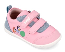 Zapatillas niña Garvalin barefoot con estampado de la franquicia Bluey y Bingo color rosa y gris con puntera reforzada y cierre de doble tira adherente para un perfecto ajuste deportivo de calzado respetuoso de Garvalin muy comodos y flexibles