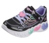 Zapatillas niña Skechers modelo S-Lights Enchanted Heart Lights con luces en los corazones de la suela y corazon en los cordones sneakers Skechers en color negro y malva con sistema easy on easy off con cierre de tira adherente y elasticos preciosas - Ítem2