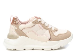 Zapatillas niña deportivas Xti color beige y rosa, deportivos casual multicolor textil de la marca Xti The Urban Brand con cierre de cordones muy comodas y ligeras con certificado Vegano y tecnologia comfort tech y memory foam pro