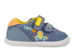 Zapatillas niño Biomecanics barefoot con estampado de coche little driver twin muy divertido color azul jeans y cierre de doble tira adherente para un perfecto ajuste deportivo de calzado respetuoso de Biomecanics muy comodos y flexibles
