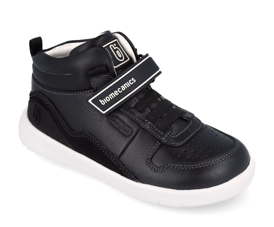 Zapatillas niño Biomecanics tipo bota de piel sauvage color negro y blanc0 preciosas Sneakers de Biomecanics gama bioevolution con cierre de tira adherente y elasticos botin casual muy comodos y combinables