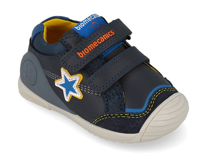 Zapatillas niño Biomecanics urban color azul ocean de piel sauvage con estrella en el lateral zapatos respetuosos con el crecimiento natural del pie para gateo y primeros pasos con cierre de doble tira adherente by Biomecanics y avalados por el IBV