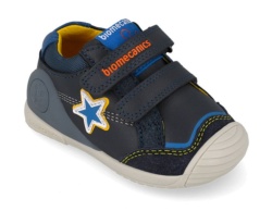 Zapatillas niño Biomecanics urban color azul ocean de piel sauvage con estrella en el lateral zapatos respetuosos con el crecimiento natural del pie para gateo y primeros pasos con cierre de doble tira adherente by Biomecanics y avalados por el IBV