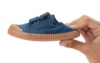 Zapatillas niño Igor barefoot modelo Berri color azul marino navy y suela color caramelo calzado respetuoso muy comodas y flexibles lonetas Igor con puntera reforzada y cierre de doble tira adherente - Ítem1