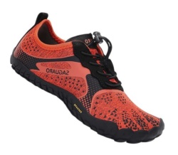 Zapatillas niño Saguaro Fast I color naranja y negro carpines deportivos niña barefoot para playa piscina o montaña calzado respetuoso de la marca Saguaro con cierre de elasticos muy comodos