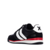 Zapatillas niño Xti casual color negro con tiras blancas sneakers Xti Kids con cierre de cordones plantilla extraible y suela comfort tech muy cómodas y combinables Xti The Urban Brand - Ítem1