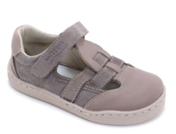 Zapatillas niño barefoot tipo cangrejera de la marca Zapy modelo Abubilla color piedra zapatillas abiertas Zapyflex calzado respetuoso fabricado en España con cierre de tira adherente y puntera reforzada muy comodas y flexibles