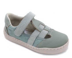 Zapatillas niño barefoot tipo congrejera de la marca Zapy modelo Abubilla color verde savia zapatillas abiertas Zapyflex calzado respetuoso fabricado en España con cierre de tira adherente y puntera reforzada muy comodas y flexibles