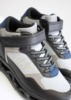 Zapatillas niño de la marca GAP modelo Sacramento Mid muy comodas sneakers de la marca de tendencia GAP color negro gris y azul con cierre de tira adherente y elasticos GAP Modern American Optimism muy trending y combinables by GAP - Ítem1
