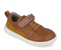 Zapatos niño Biomecanics barefoot tipo bota de piel sauvage color marron arena zapato casual de Biomecanics calzado respetuoso con cierre de tira adherente y elasticos muy comodos y combinables