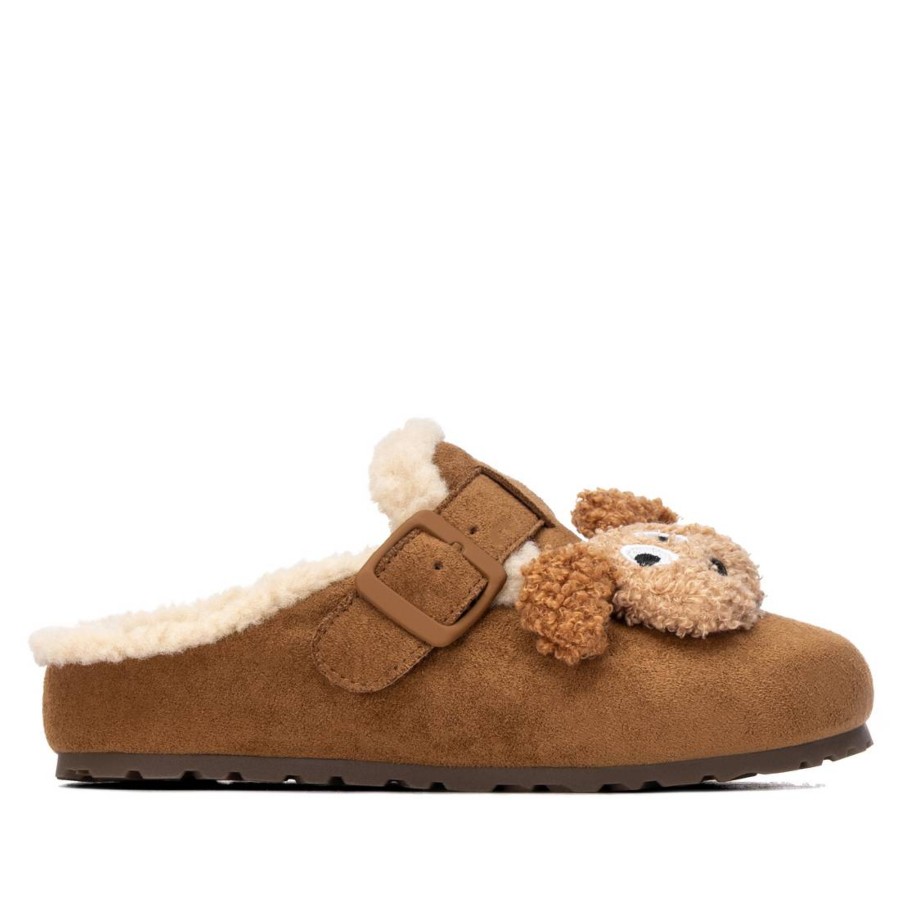 Zuecos niña de la marca Xti the urban brand zapatos de color marron camel con perrito y pin YES rellenos de borreguito con cierre de hebilla con tecnologia comfort tech y memory foam pro certificado vegano muy comodas calentitas y tendencia by Xti