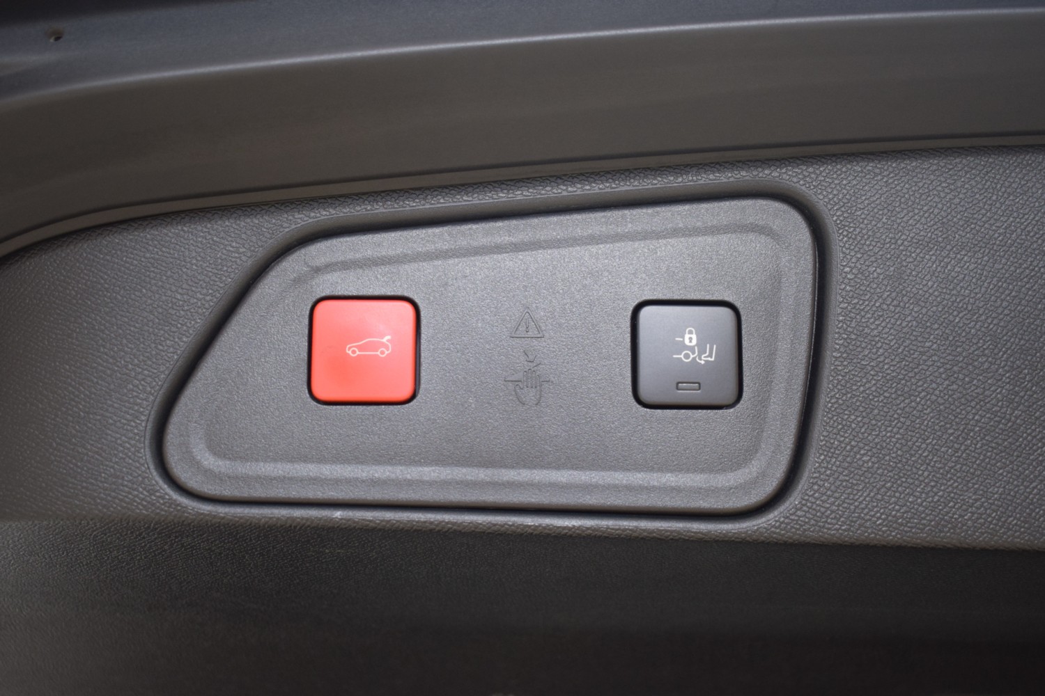 PEUGEOT 3008 GT PACK PureTech AUT - Ítem9