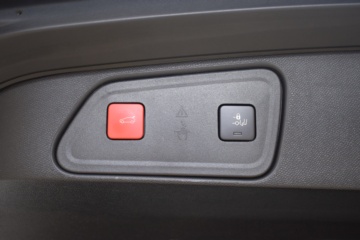 PEUGEOT 3008 GT PACK PureTech AUT - Ítem9