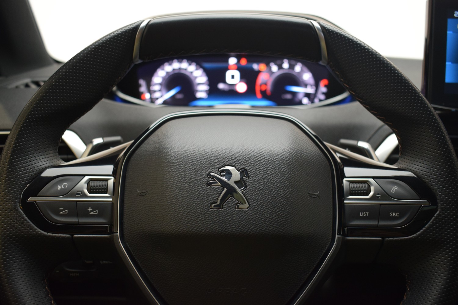PEUGEOT 3008 GT PACK PureTech AUT - Ítem12