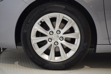 PEUGEOT 308 STYLE 5p PureTech 130 S&S 6 Vel. MAN - Ítem9