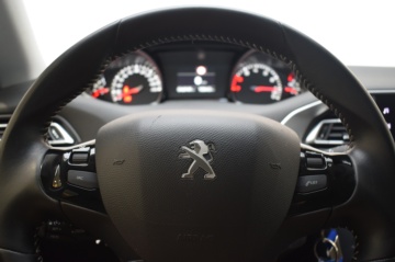 PEUGEOT 308 STYLE 5p PureTech 130 S&S 6 Vel. MAN - Ítem11