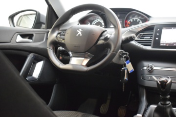 PEUGEOT 308 STYLE 5p PureTech 130 S&S 6 Vel. MAN - Ítem21