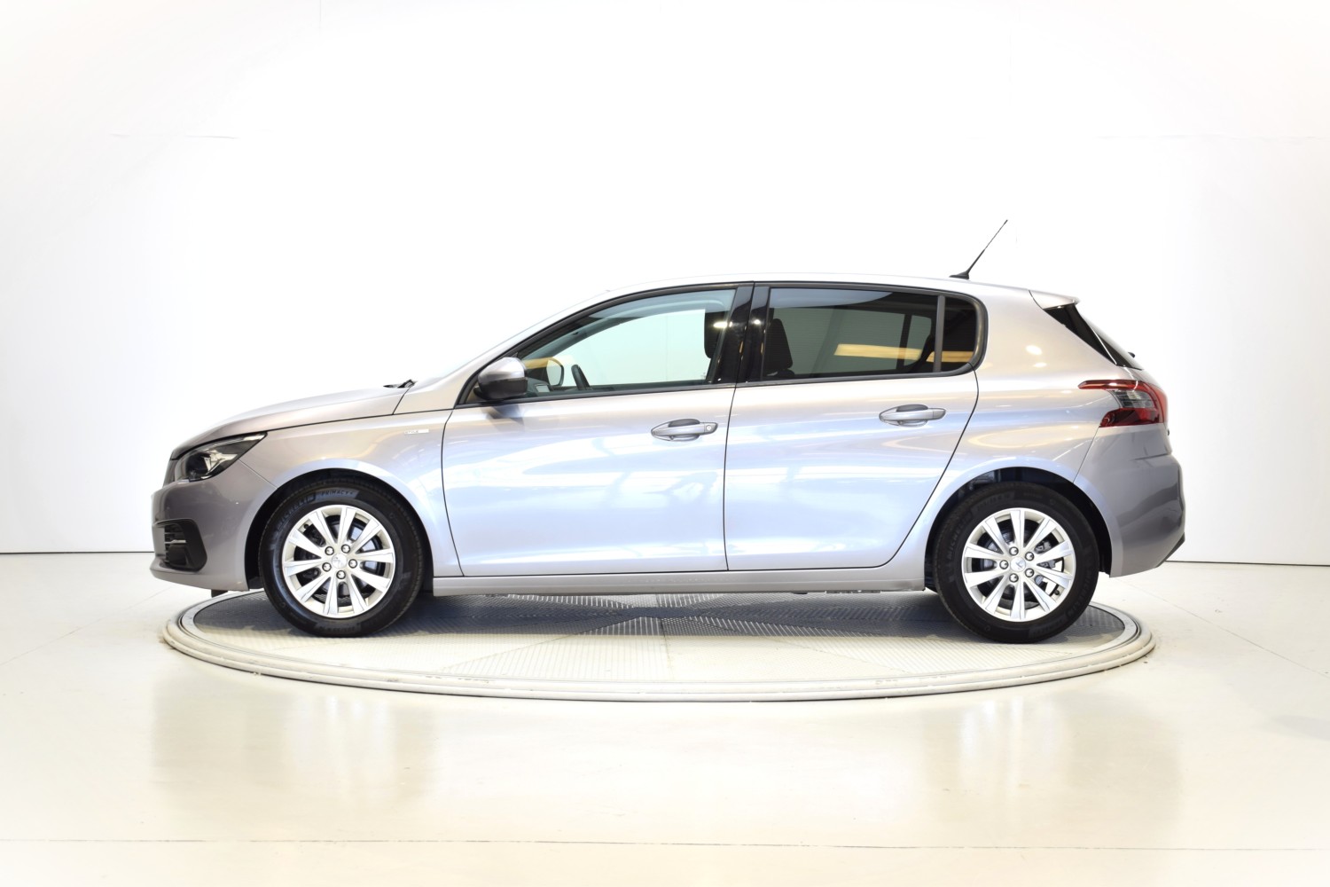 PEUGEOT 308 STYLE 5p PureTech 130 S&S 6 Vel. MAN - Ítem1
