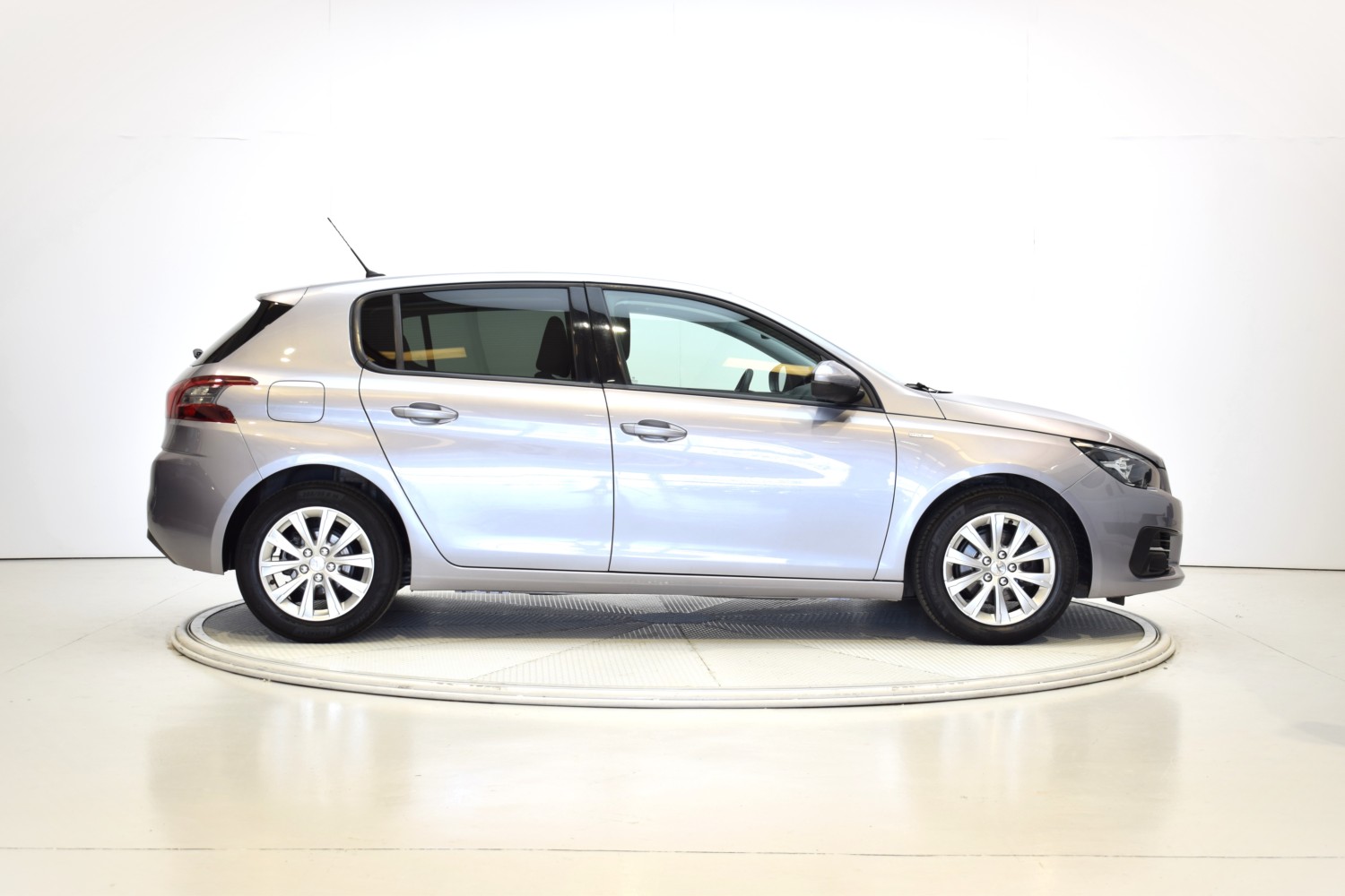 PEUGEOT 308 STYLE 5p PureTech 130 S&S 6 Vel. MAN - Ítem5