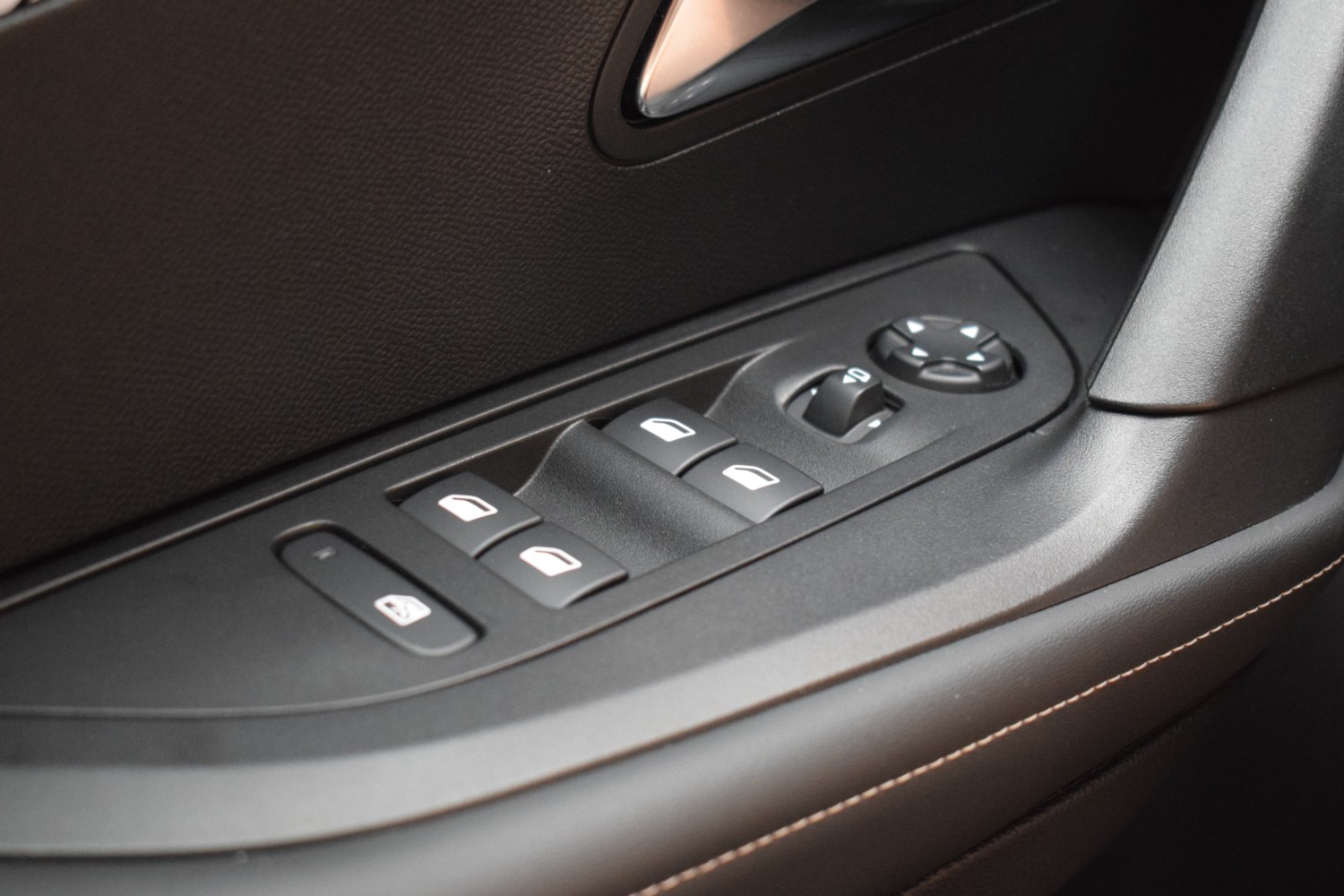 PEUGEOT 2008 Allure Puretech 100 S&S 6 Vel. MAN - Ítem15