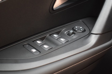 PEUGEOT 2008 Allure Puretech 100 S&S 6 Vel. MAN - Ítem15
