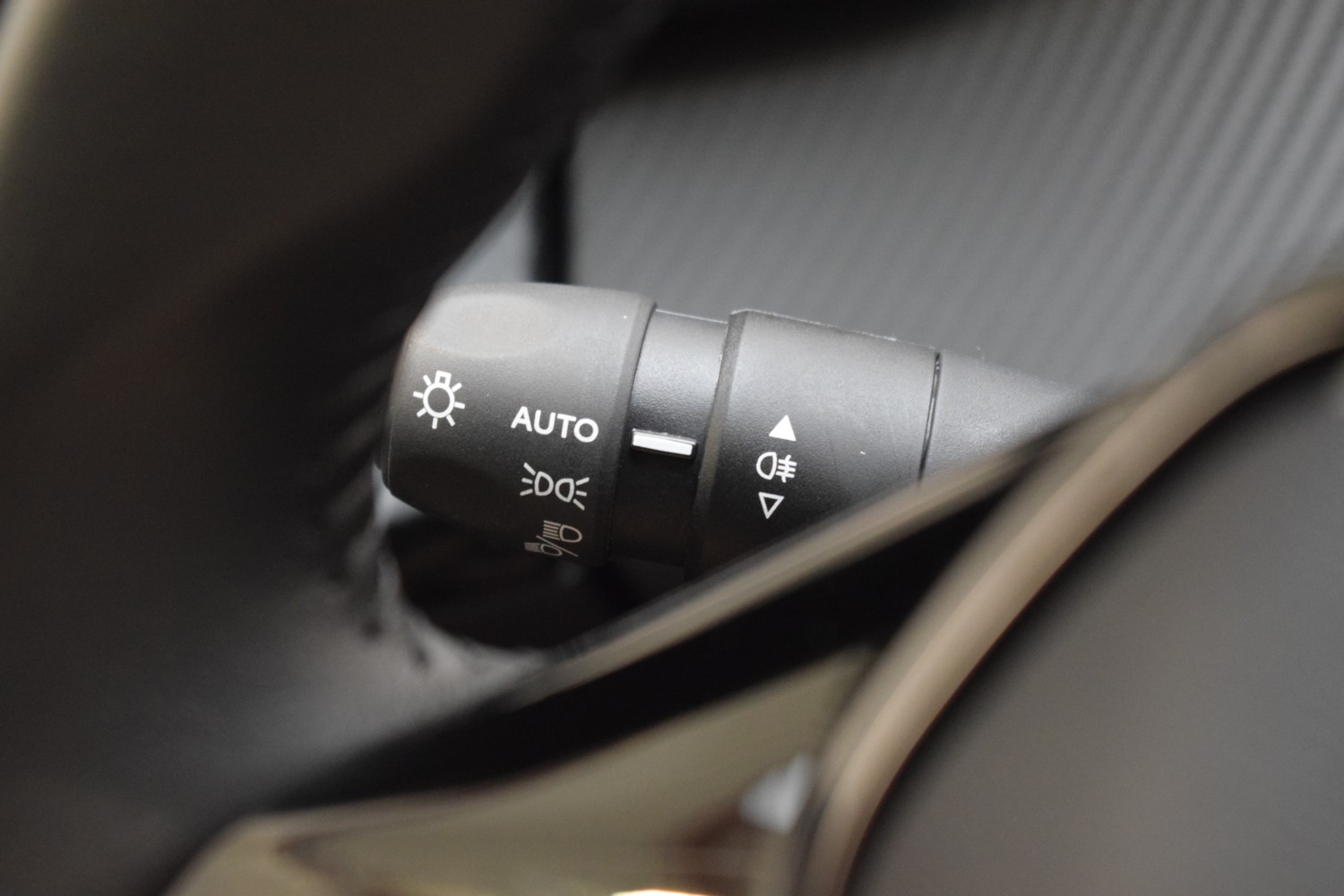 PEUGEOT 2008 Allure Puretech 100 S&S 6 Vel. MAN - Ítem17