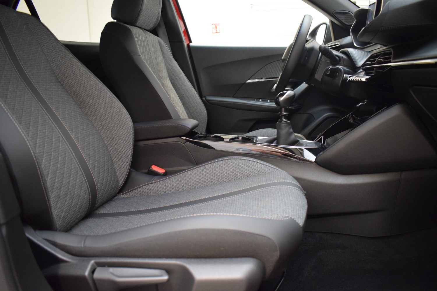 PEUGEOT 2008 Allure Puretech 100 S&S 6 Vel. MAN - Ítem23