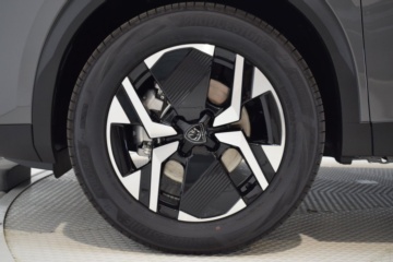 PEUGEOT N2008 Allure Hybrid 145 eDCS6 - Ítem9
