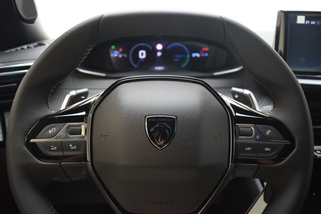 PEUGEOT N2008 Allure Hybrid 145 eDCS6 - Ítem11