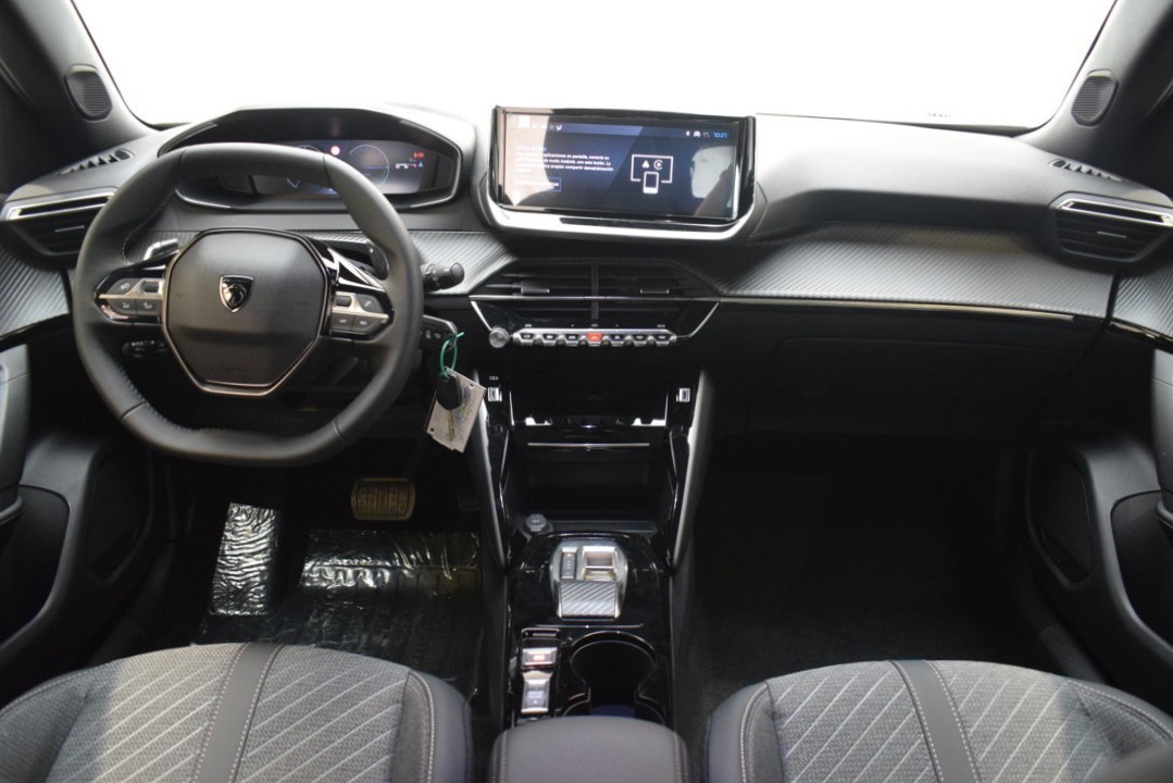 PEUGEOT N2008 Allure Hybrid 145 eDCS6 - Ítem13