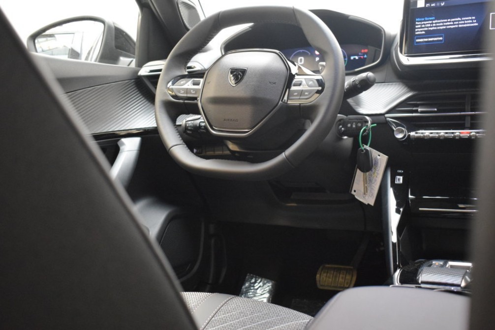 PEUGEOT N2008 Allure Hybrid 145 eDCS6 - Ítem21