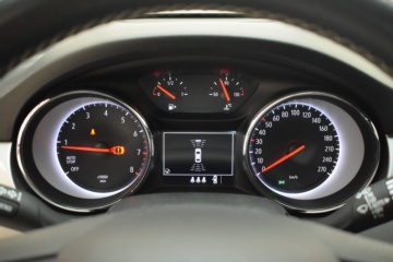 OPEL ASTRA GS LINE 1.2T SHL 81kW (110CV) - Ítem10